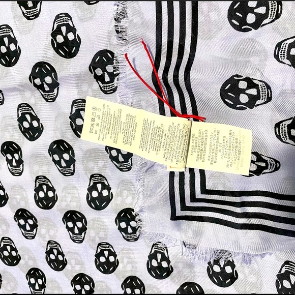 Authentic Alexander McQueen Biker Skull Scarf In Lilac/Black - Picture 9 of 10